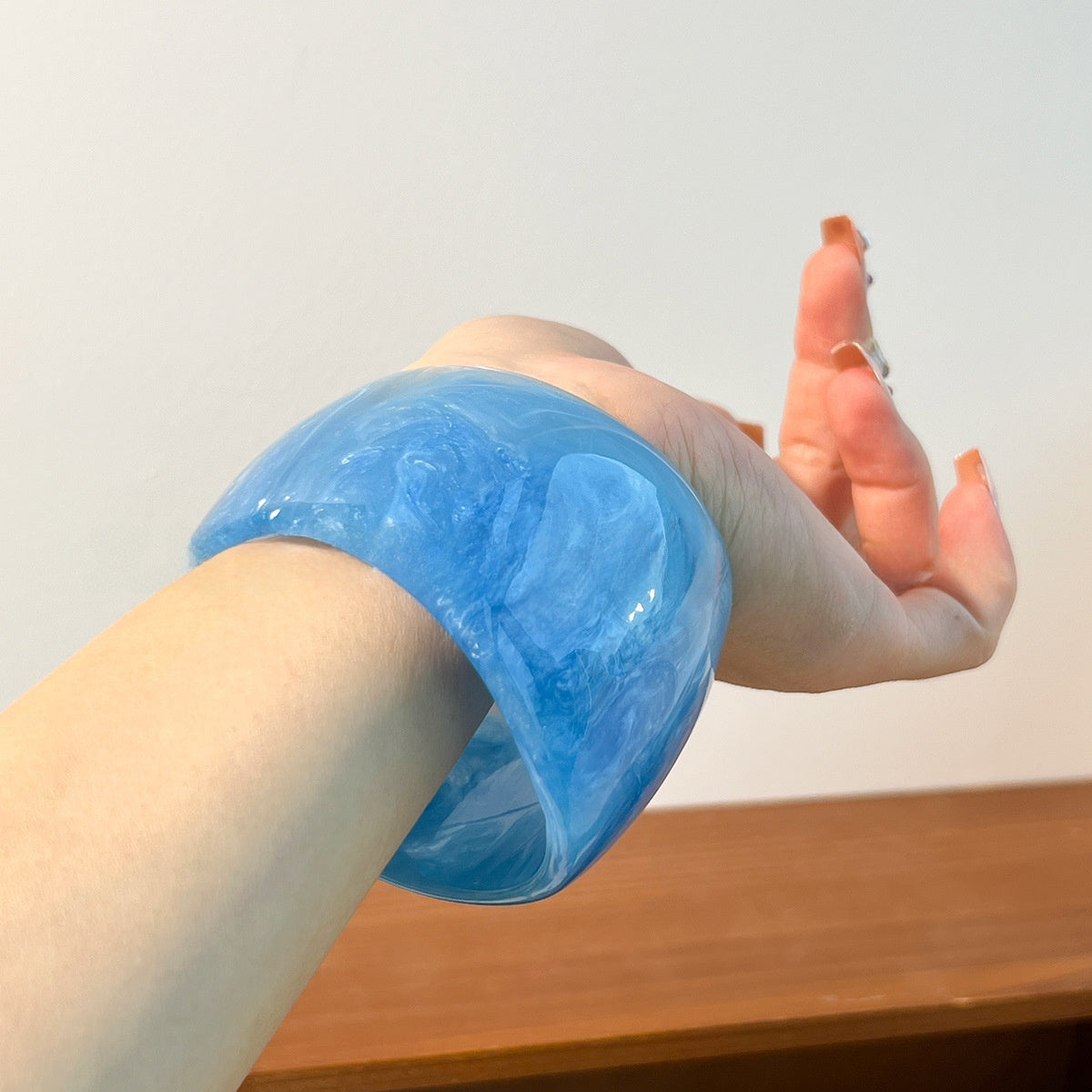 Retro Geometric Bangle For Stylish Looks, Made With Durable Resin Material In Elegant Colour