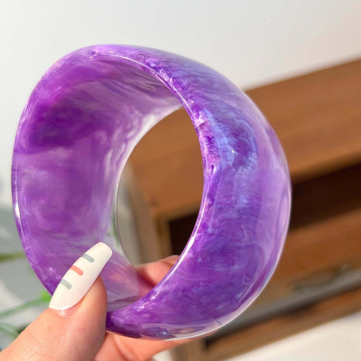 Retro Geometric Bangle For Stylish Looks, Made With Durable Resin Material In Elegant Colour