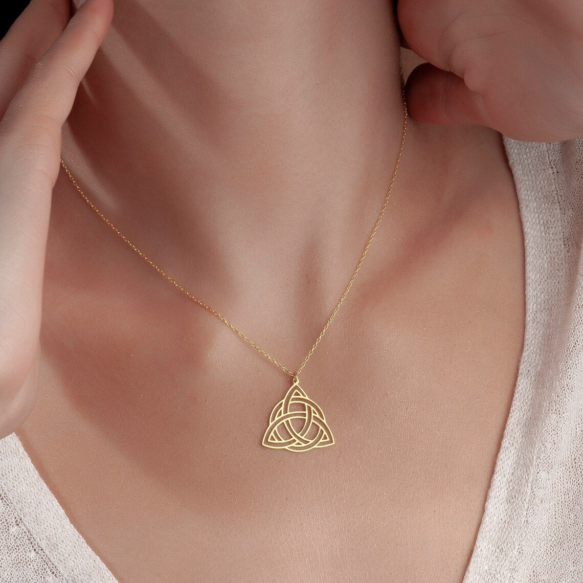 Celtic Knot Pendant Necklace For Witches Knot Jewelry In Simple Style With Silver Electroplated Finish