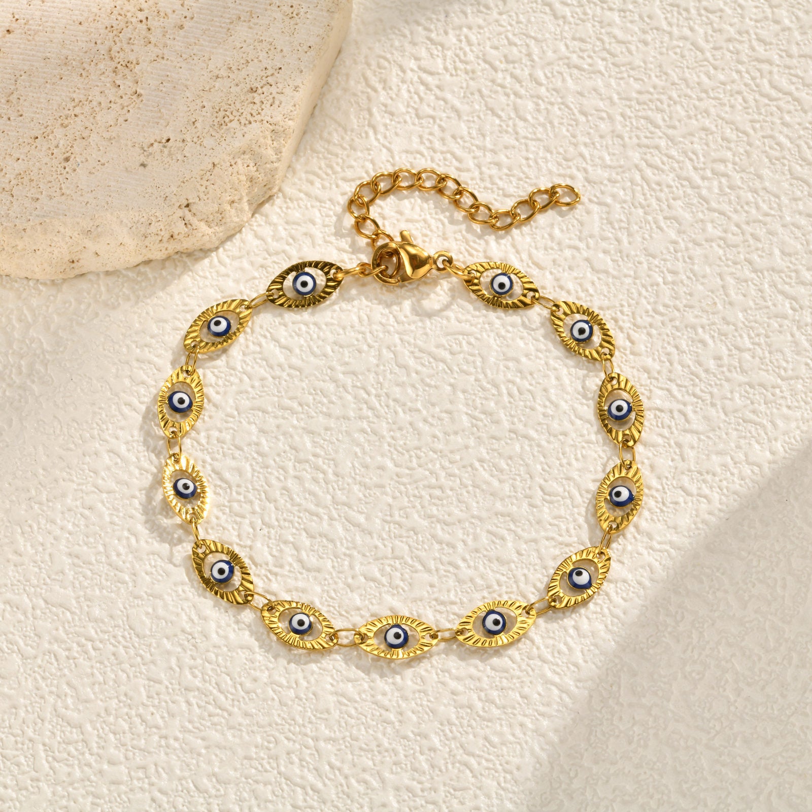 Casual Portrait Bracelet For Everyday Wear Featuring 304 Stainless Steel With 18K Real Gold Plated Finish And Paperclip Chain