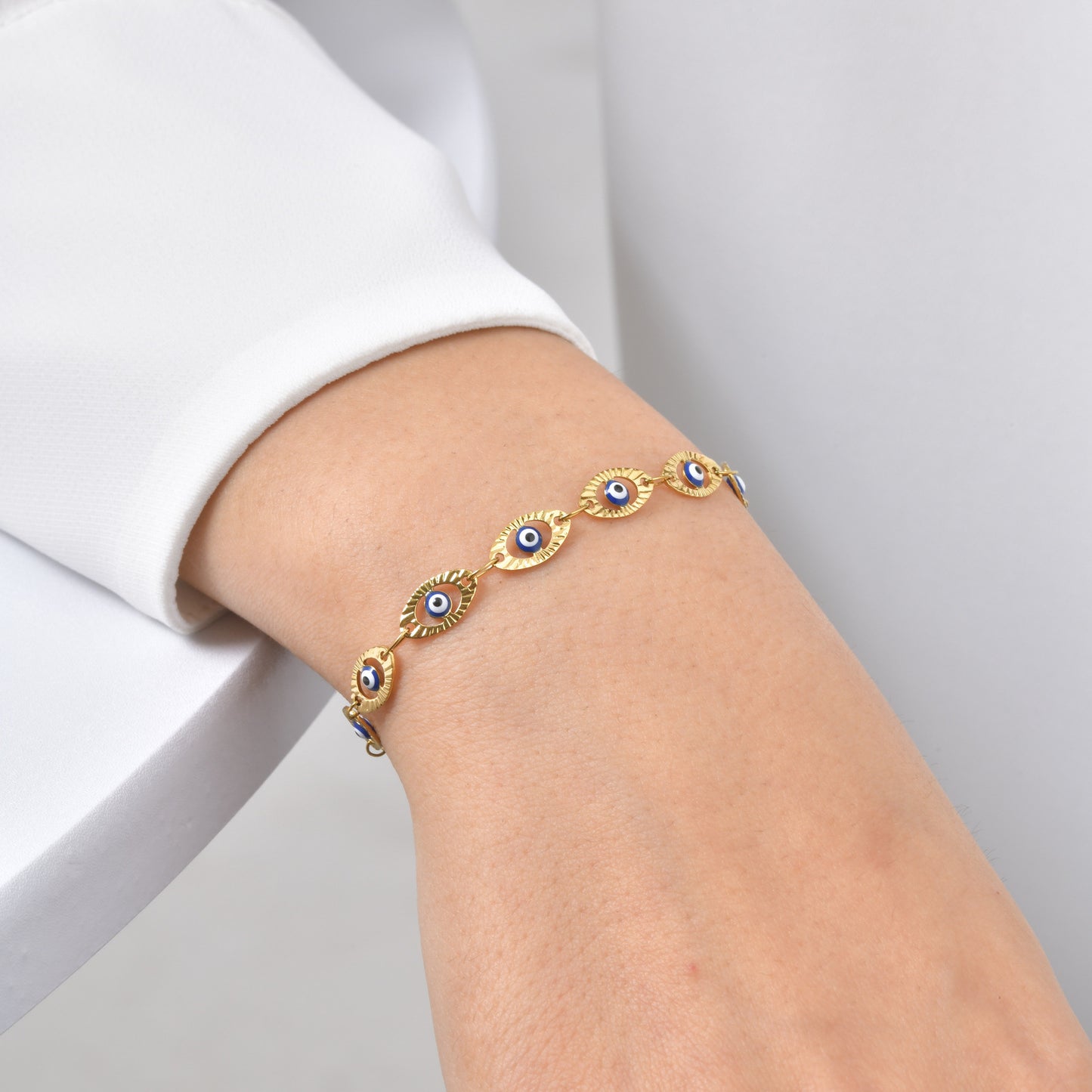 Casual Portrait Bracelet For Everyday Wear Featuring 304 Stainless Steel With 18K Real Gold Plated Finish And Paperclip Chain