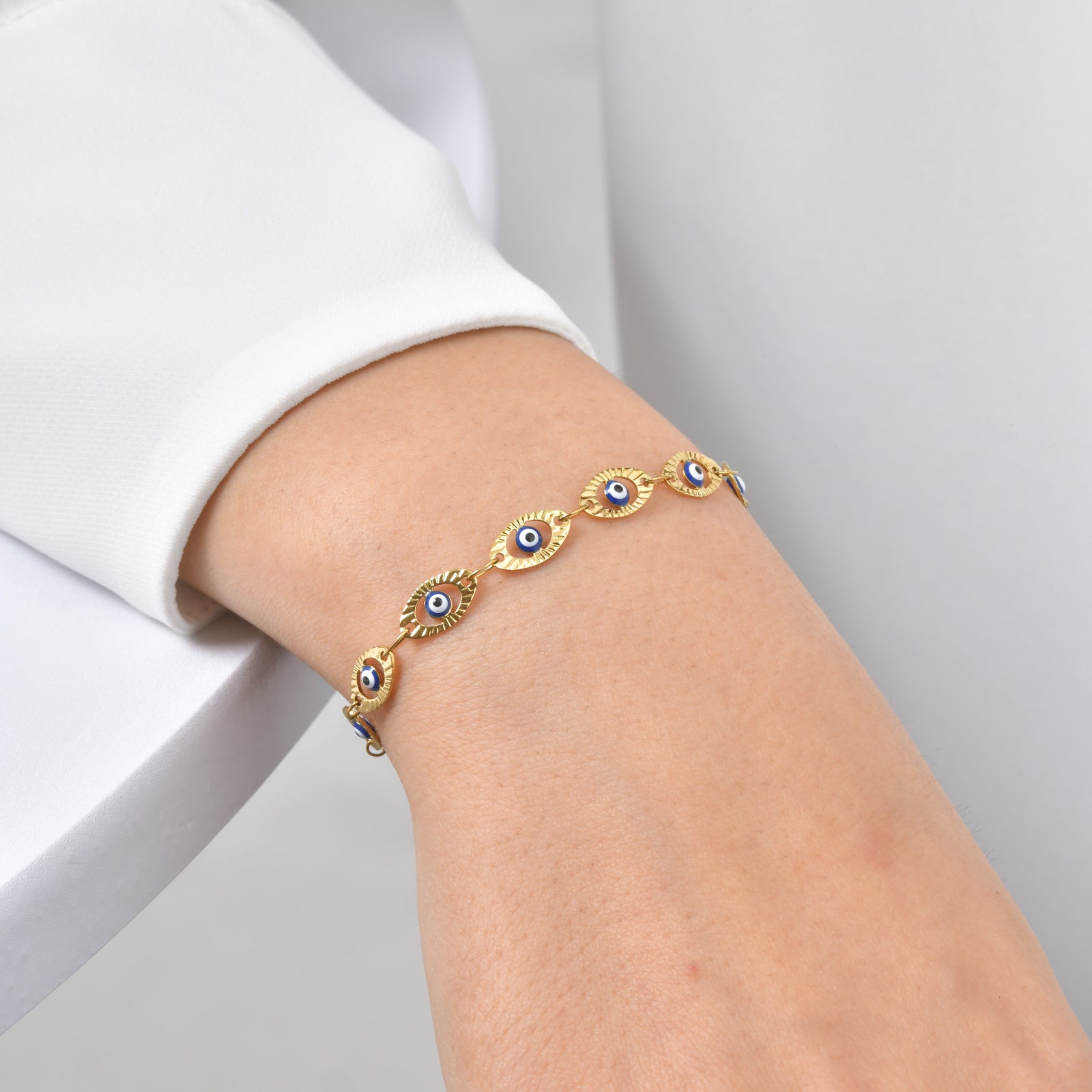 Casual Portrait Bracelet For Everyday Wear Featuring 304 Stainless Steel With 18K Real Gold Plated Finish And Paperclip Chain