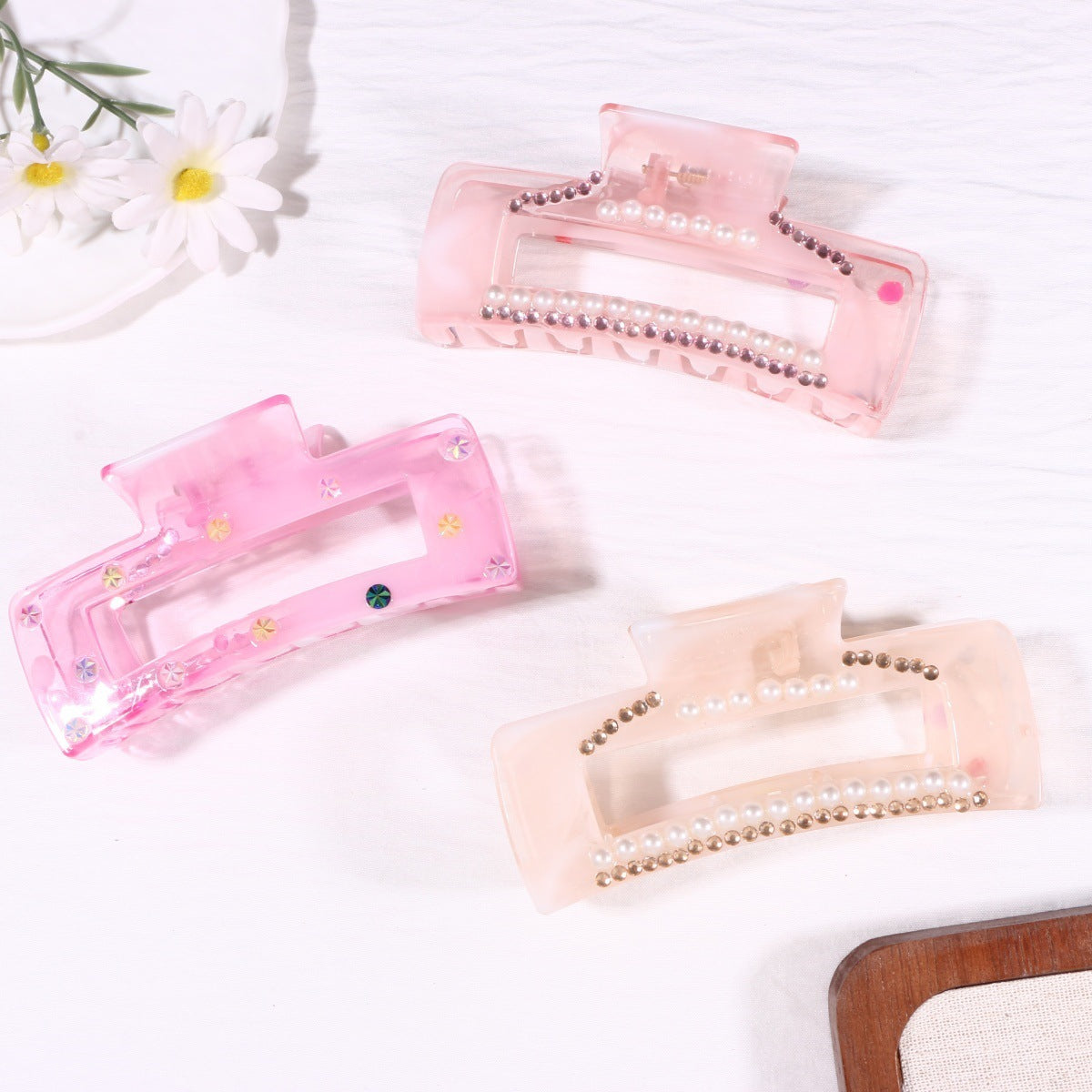 Shark Hair Claw Hairpin In Skin Color Made Of Durable PS Material