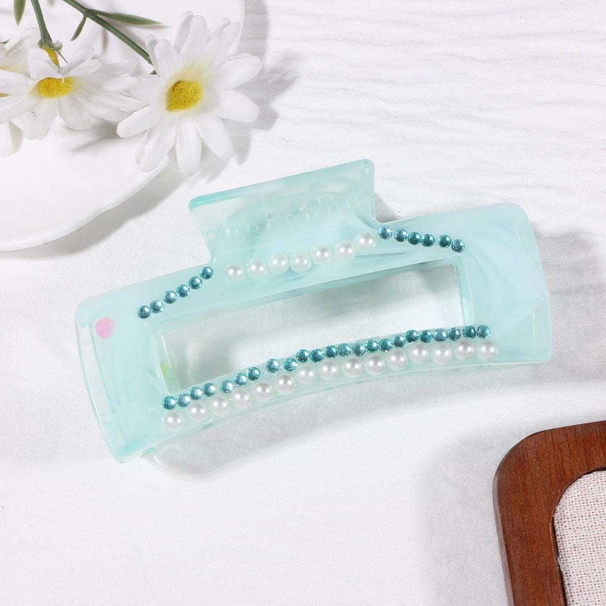 Shark Hair Claw Hairpin In Skin Color Made Of Durable PS Material