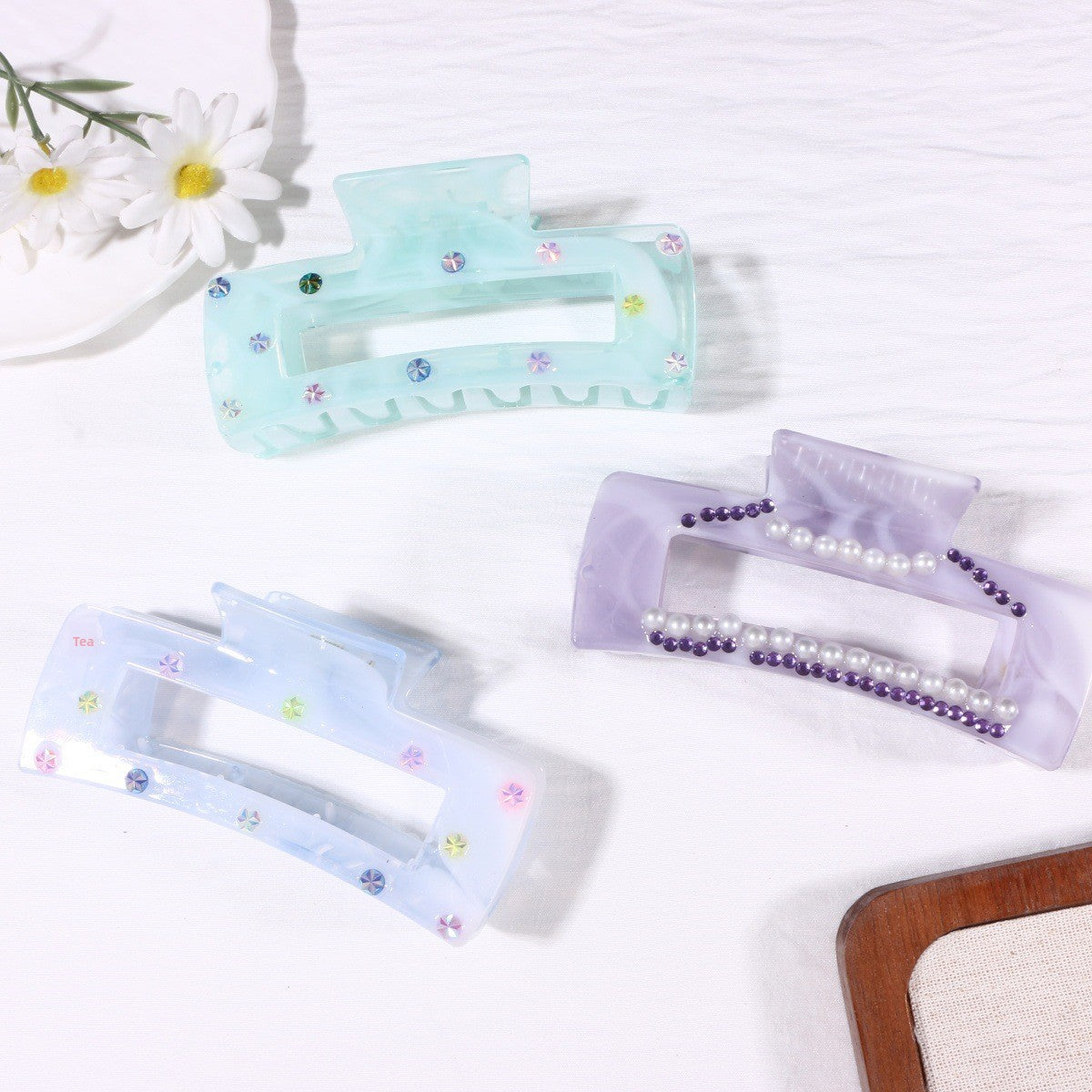 Shark Hair Claw Hairpin In Skin Color Made Of Durable PS Material