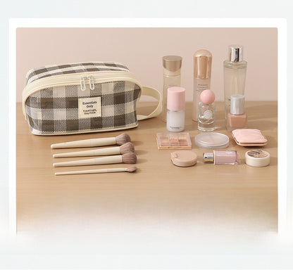 Lattice Net Cosmetic Bag Featuring Durable Design For Easy Storage And Travel