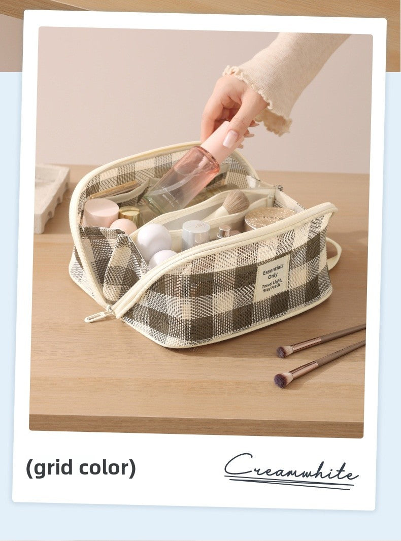 Lattice Net Cosmetic Bag Featuring Durable Design For Easy Storage And Travel