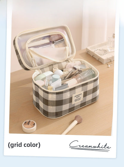 Lattice Cosmetic Bag In Stylish Design For Convenient Storage