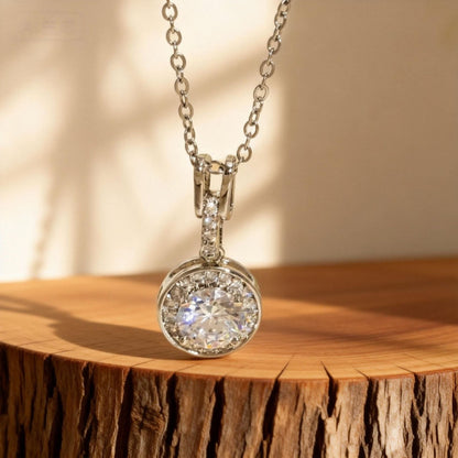 Round Necklace For Elegant Style In Golden Color