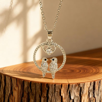 Bird Necklace For Women Featuring Golden Alloy Design