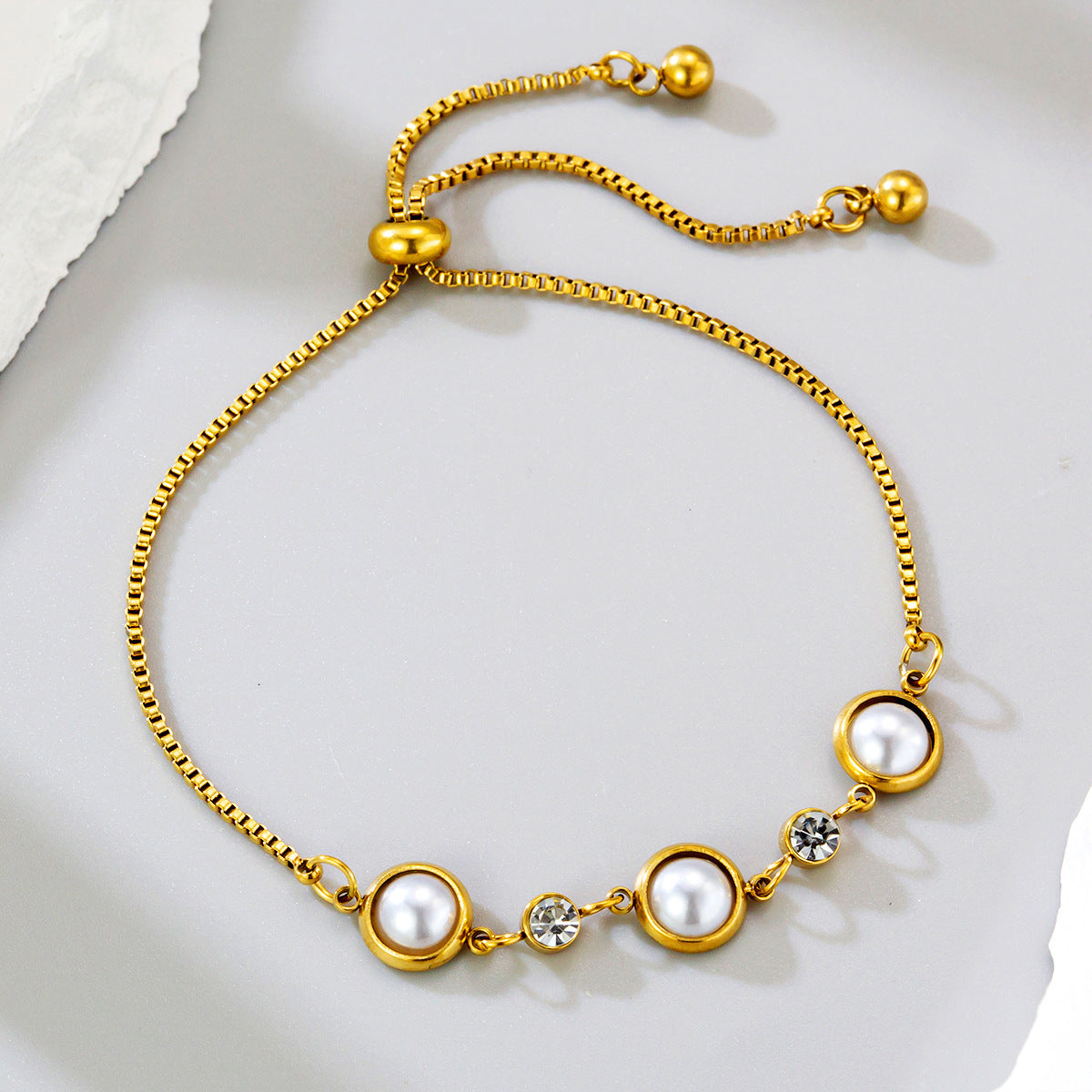 Geometric Bracelet For Women In Titanium Steel With 14K Real Gold Plated Finish And Pearl Inlay On Cable Chain