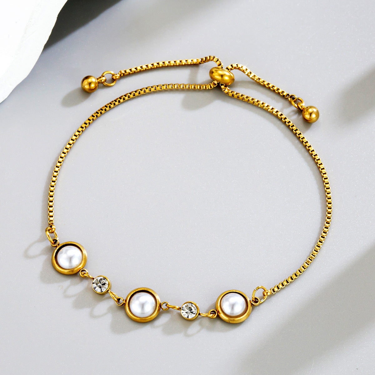 Geometric Bracelet For Women In Titanium Steel With 14K Real Gold Plated Finish And Pearl Inlay On Cable Chain