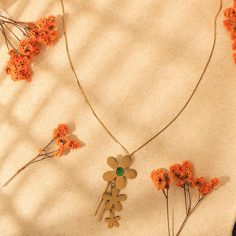 Flowers Pendant Necklace For Women In 304 Stainless Steel With 18K Real Gold Plated And Natural Stone Inlay On Snake Chain