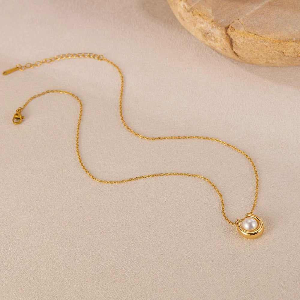 Pearl Necklace For Women In Titanium Steel With 14K Real Gold Plated Cable Chain Featuring Elegant Pearl Inlay