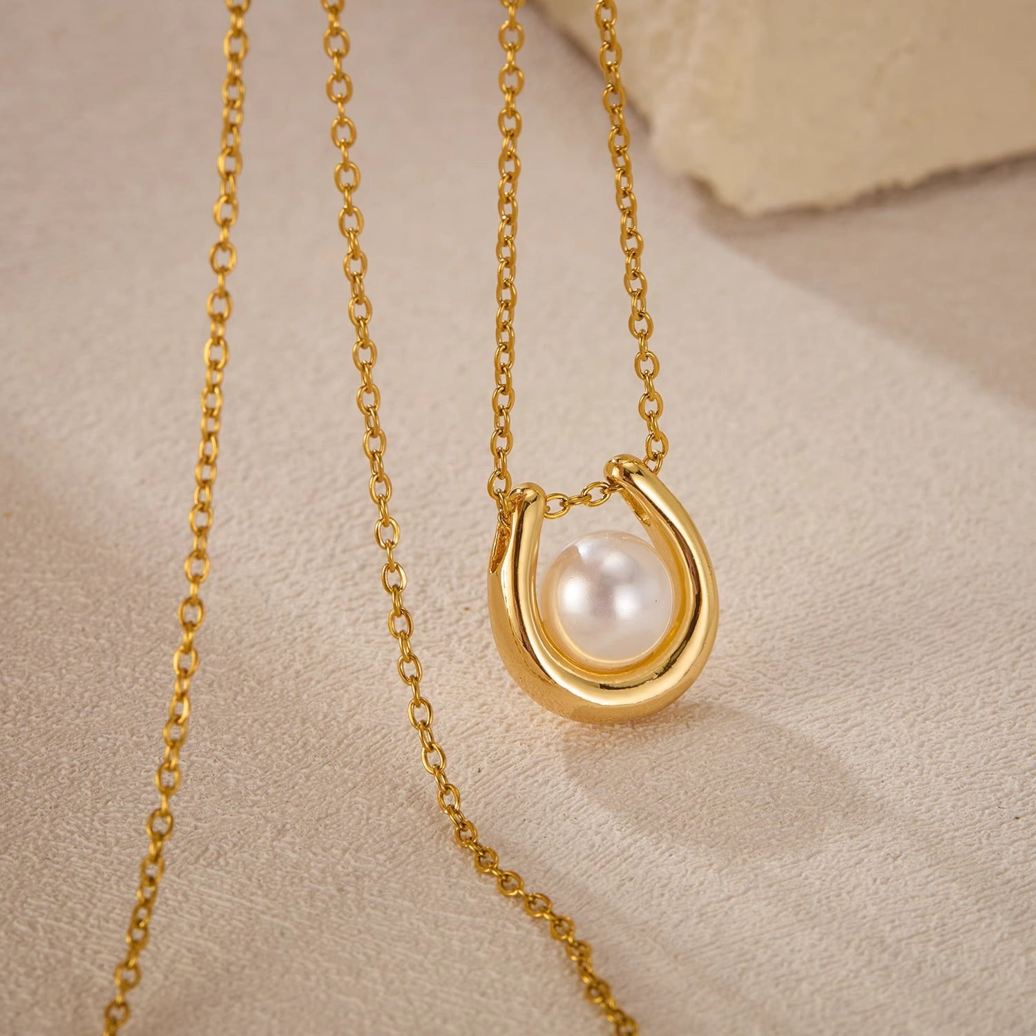 Pearl Necklace For Women In Titanium Steel With 14K Real Gold Plated Cable Chain Featuring Elegant Pearl Inlay