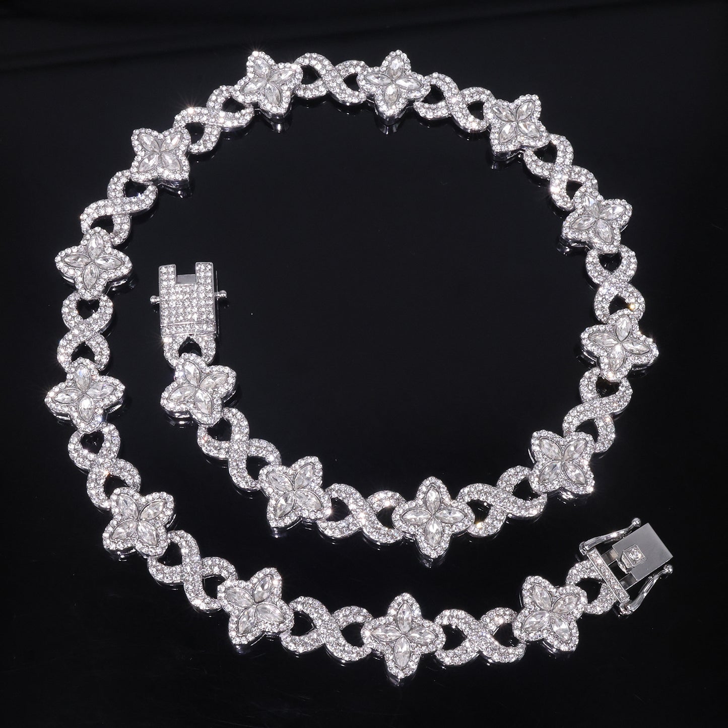 Four Leaf Clover Necklace For Unisex Featuring Golden Zinc Alloy With Glass Inlay And Cuban Link Chain