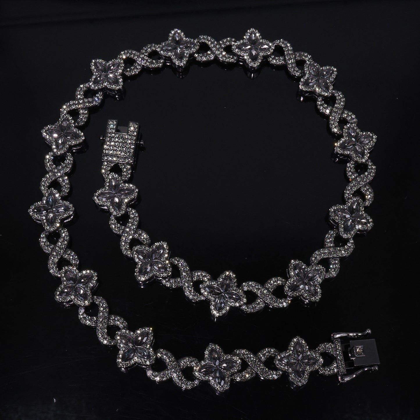 Four Leaf Clover Necklace For Unisex Featuring Golden Zinc Alloy With Glass Inlay And Cuban Link Chain