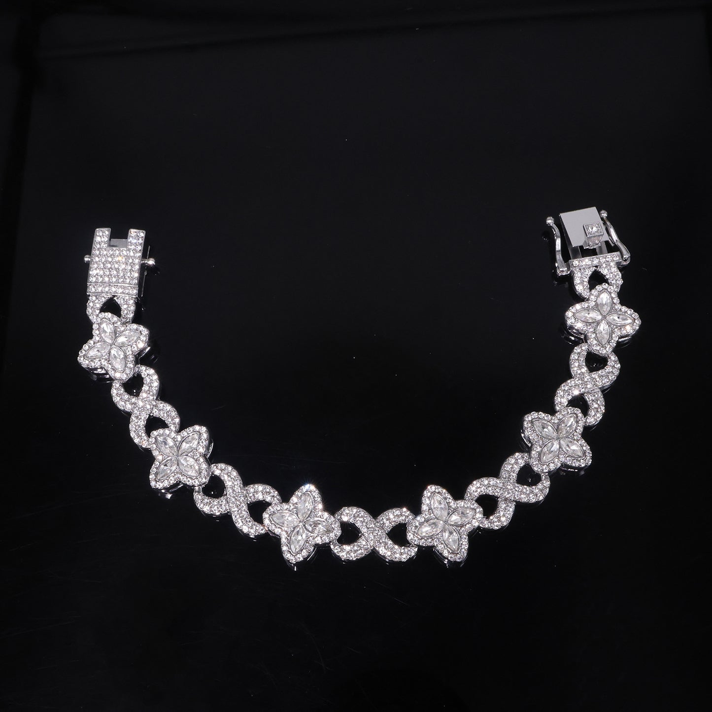 Four Leaf Clover Necklace For Unisex Featuring Golden Zinc Alloy With Glass Inlay And Cuban Link Chain