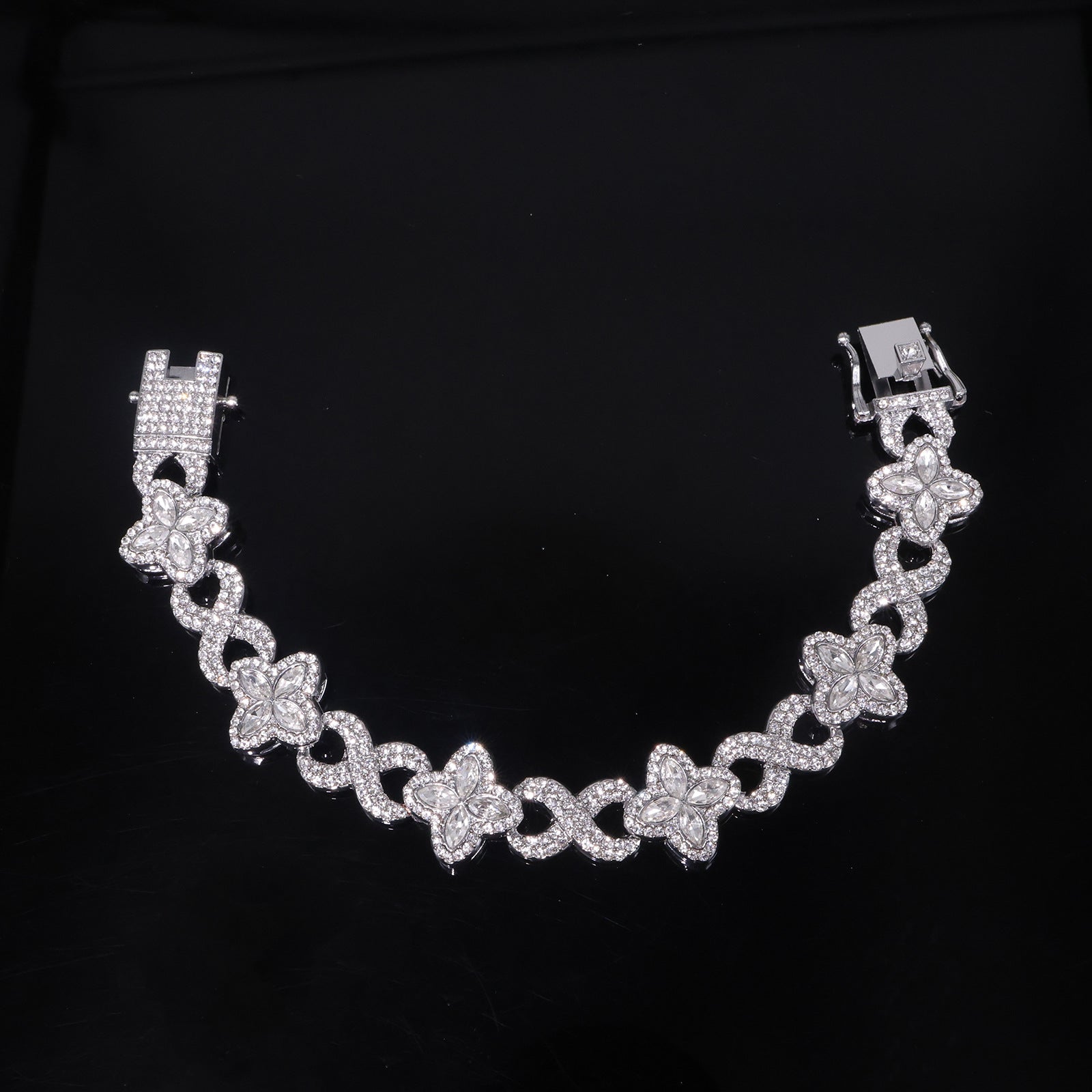 Four Leaf Clover Necklace For Unisex Featuring Golden Zinc Alloy With Glass Inlay And Cuban Link Chain