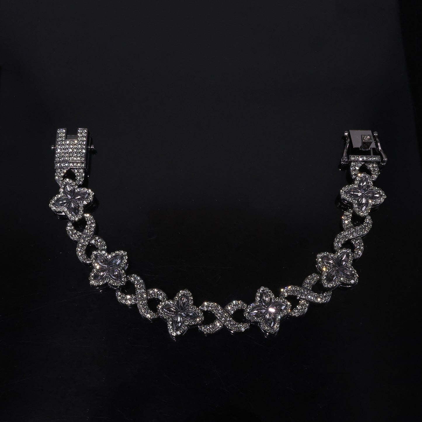 Four Leaf Clover Necklace For Unisex Featuring Golden Zinc Alloy With Glass Inlay And Cuban Link Chain