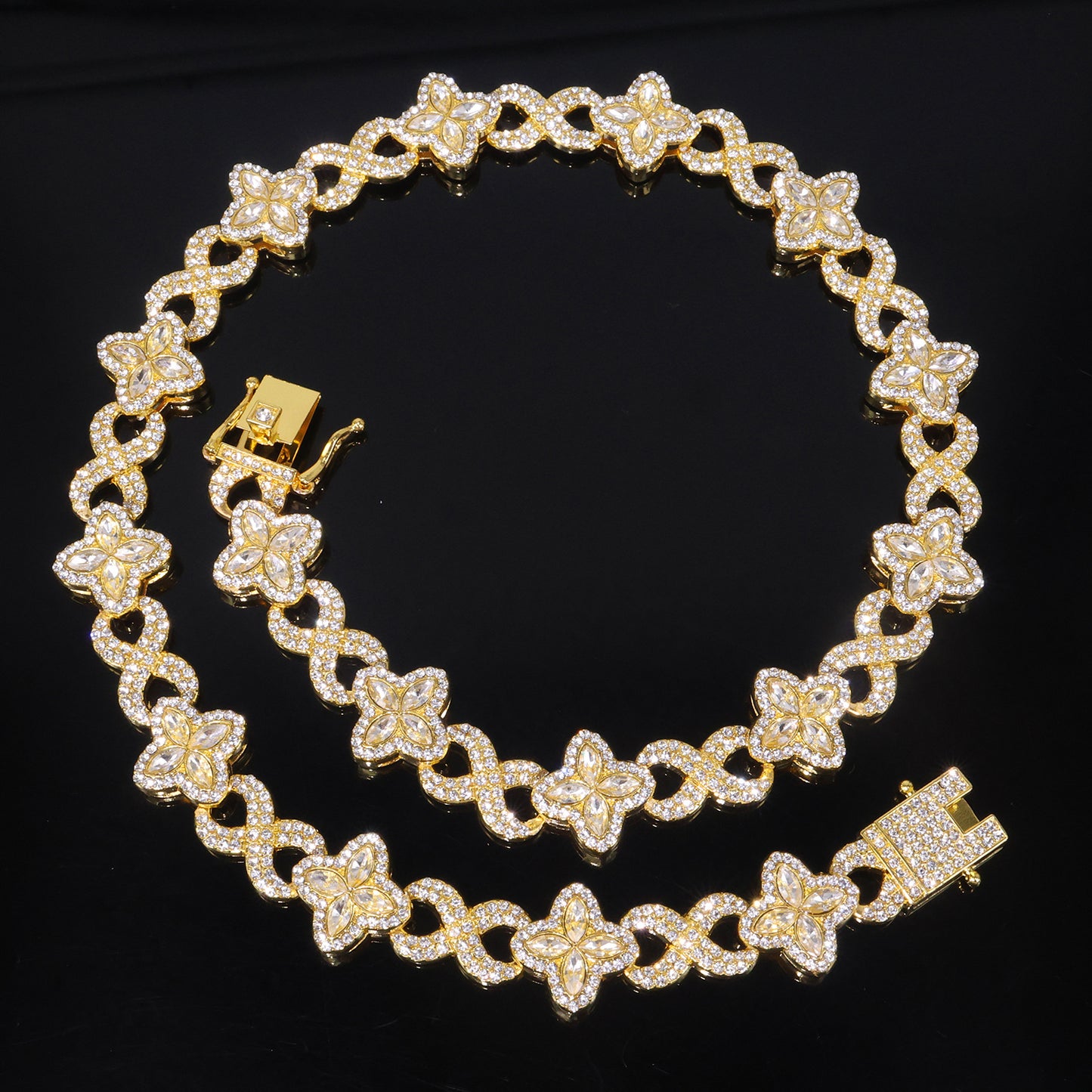 Four Leaf Clover Necklace For Unisex Featuring Golden Zinc Alloy With Glass Inlay And Cuban Link Chain