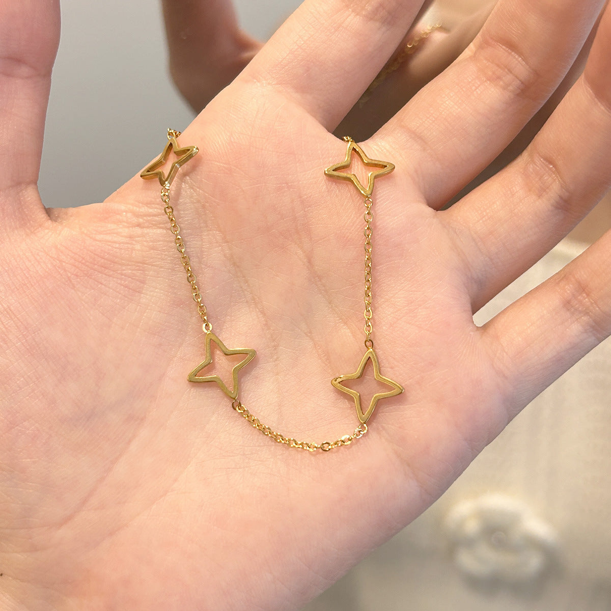 Star Pattern Women’s Titanium Steel Bracelets For Everyday Wear Featuring Electroplated 14K Real Gold Plated Cable Chain