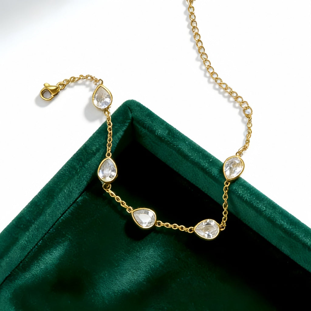 Round Pendant For Women Featuring Zircon Inlay Material With Electroplated Golden Plated Finish