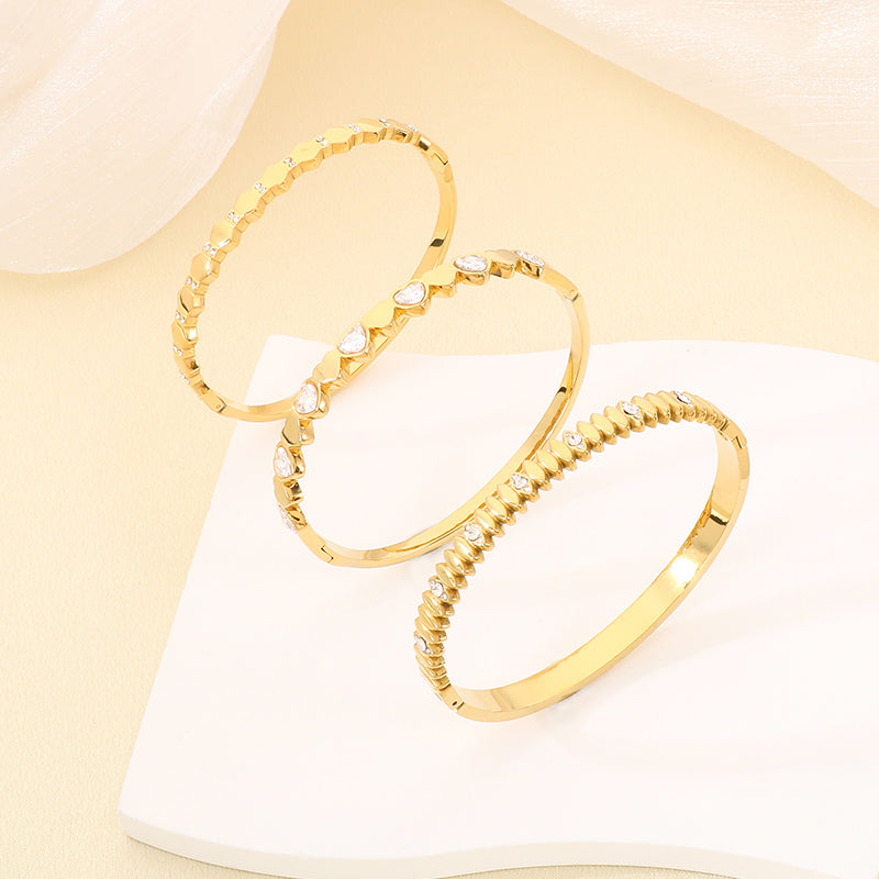 Heart Shape Three-dimensional Bangle For Women In 304 Stainless Steel With 18K Real Gold Plated And Rhinestones Inlay