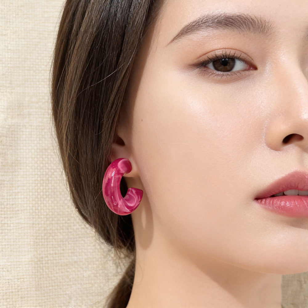 Three-dimensional Retro White Acrylic C Shape Earrings For Women Featuring Unique Design