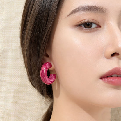Three-dimensional Retro White Acrylic C Shape Earrings For Women Featuring Unique Design