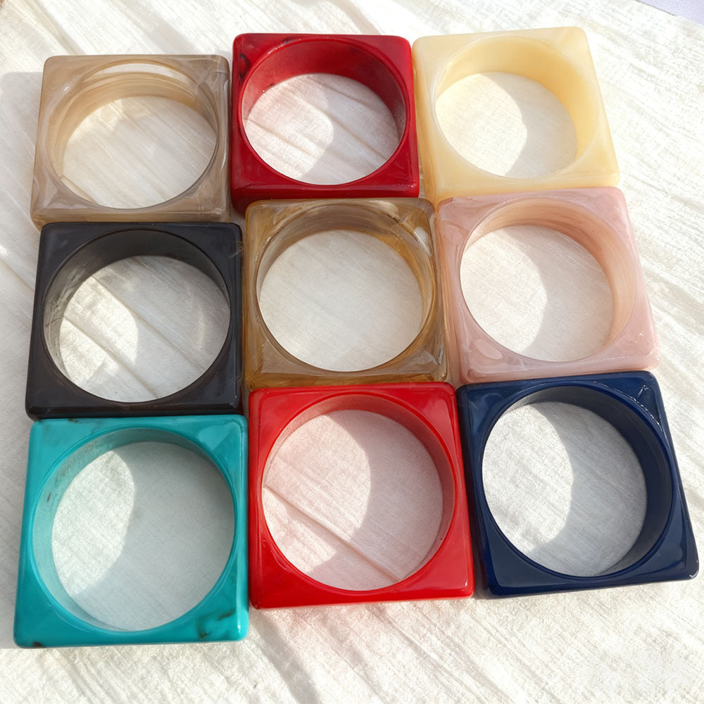 Geometric Retro Acrylic Bangle For Women In Multicolor