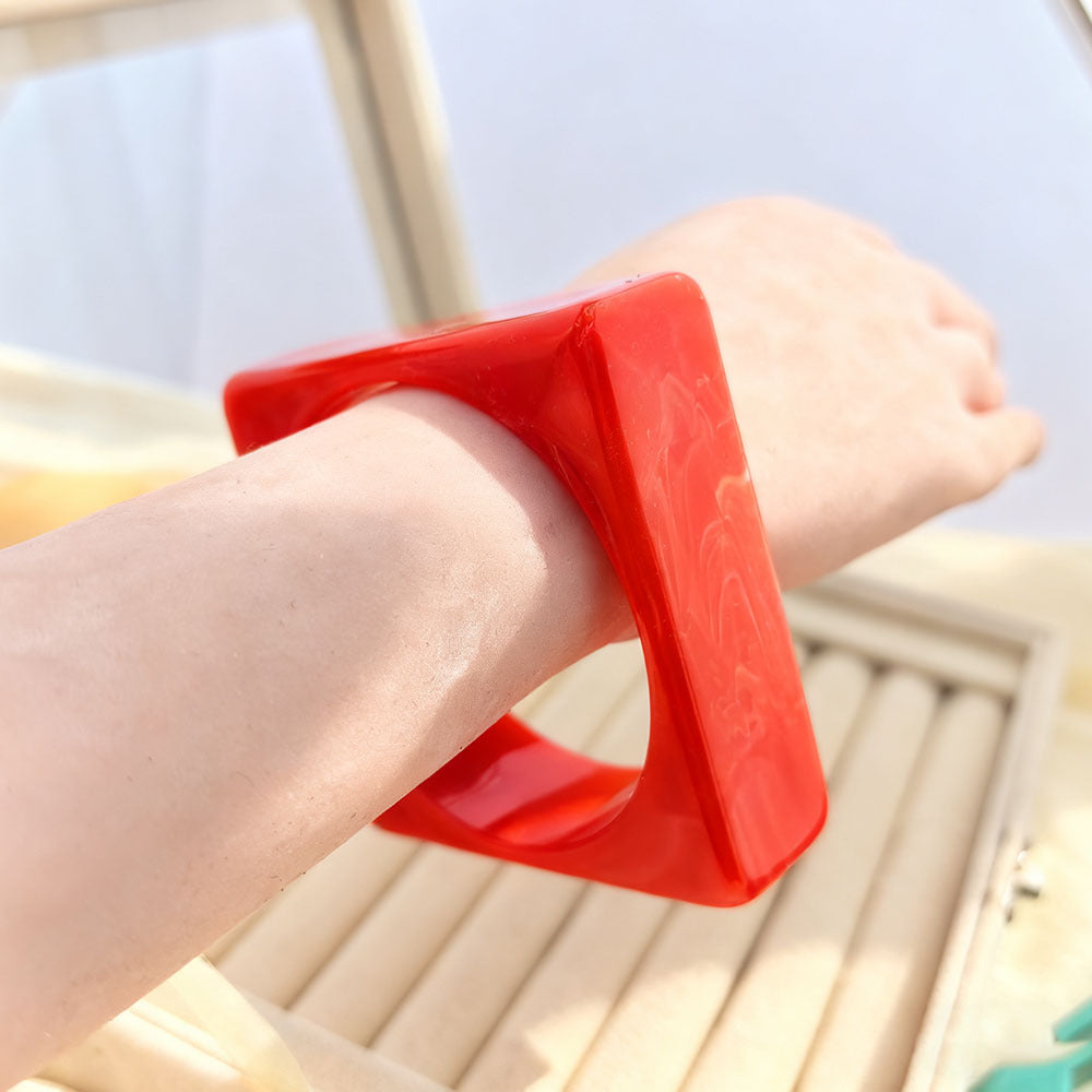 Geometric Retro Acrylic Bangle For Women In Multicolor