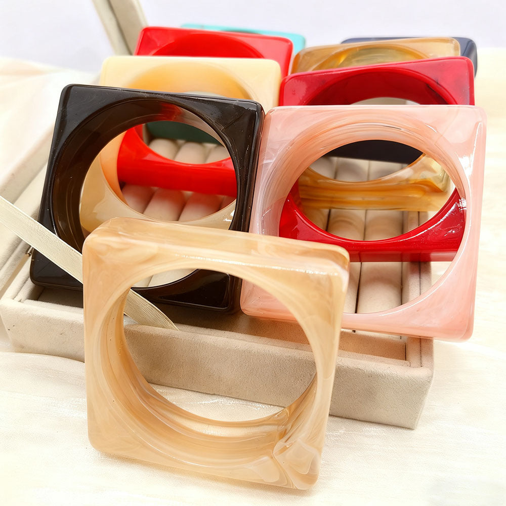 Geometric Retro Acrylic Bangle For Women In Multicolor