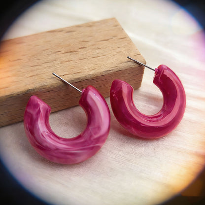Three-dimensional Retro White Acrylic C Shape Earrings For Women Featuring Unique Design