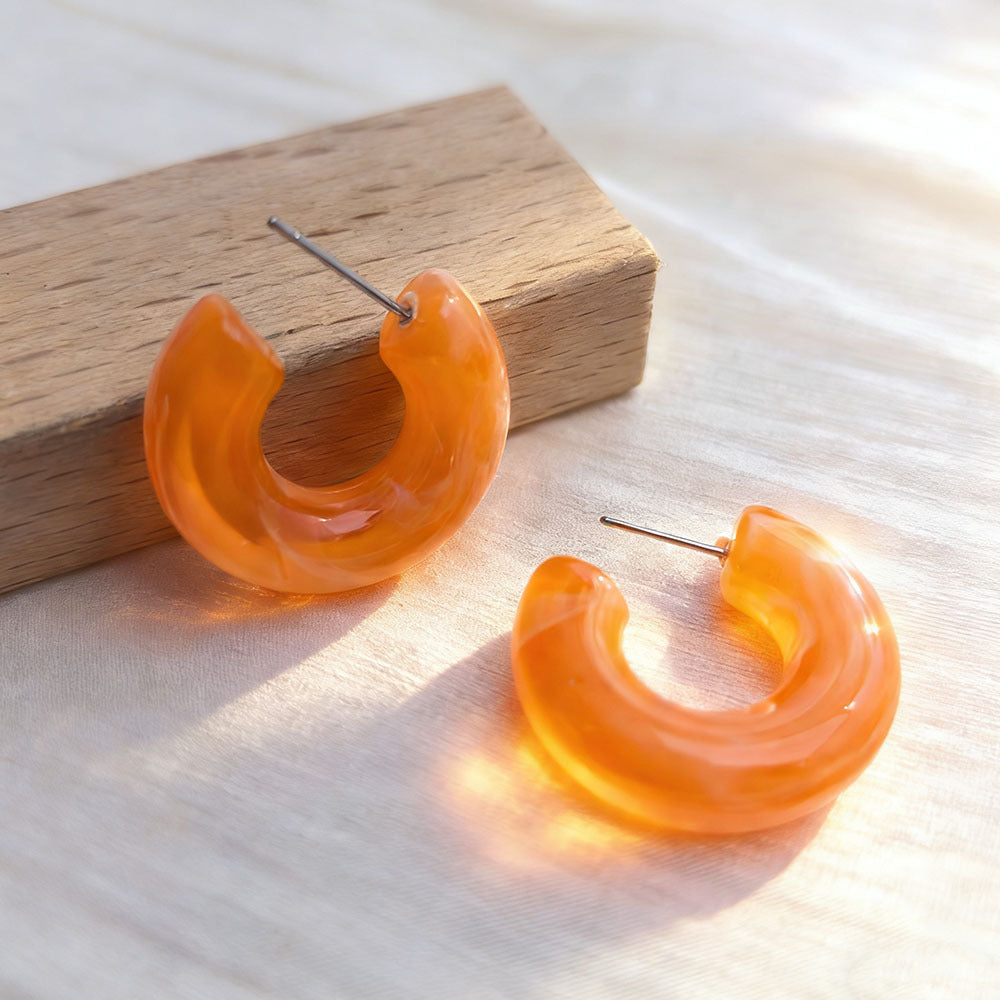 Three-dimensional Retro White Acrylic C Shape Earrings For Women Featuring Unique Design