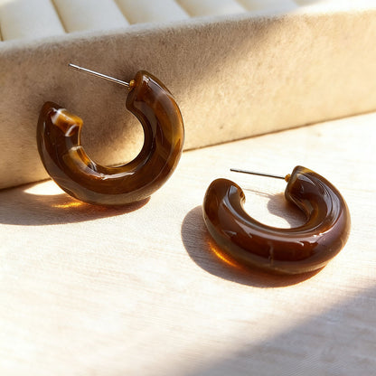 Three-dimensional Retro White Acrylic C Shape Earrings For Women Featuring Unique Design