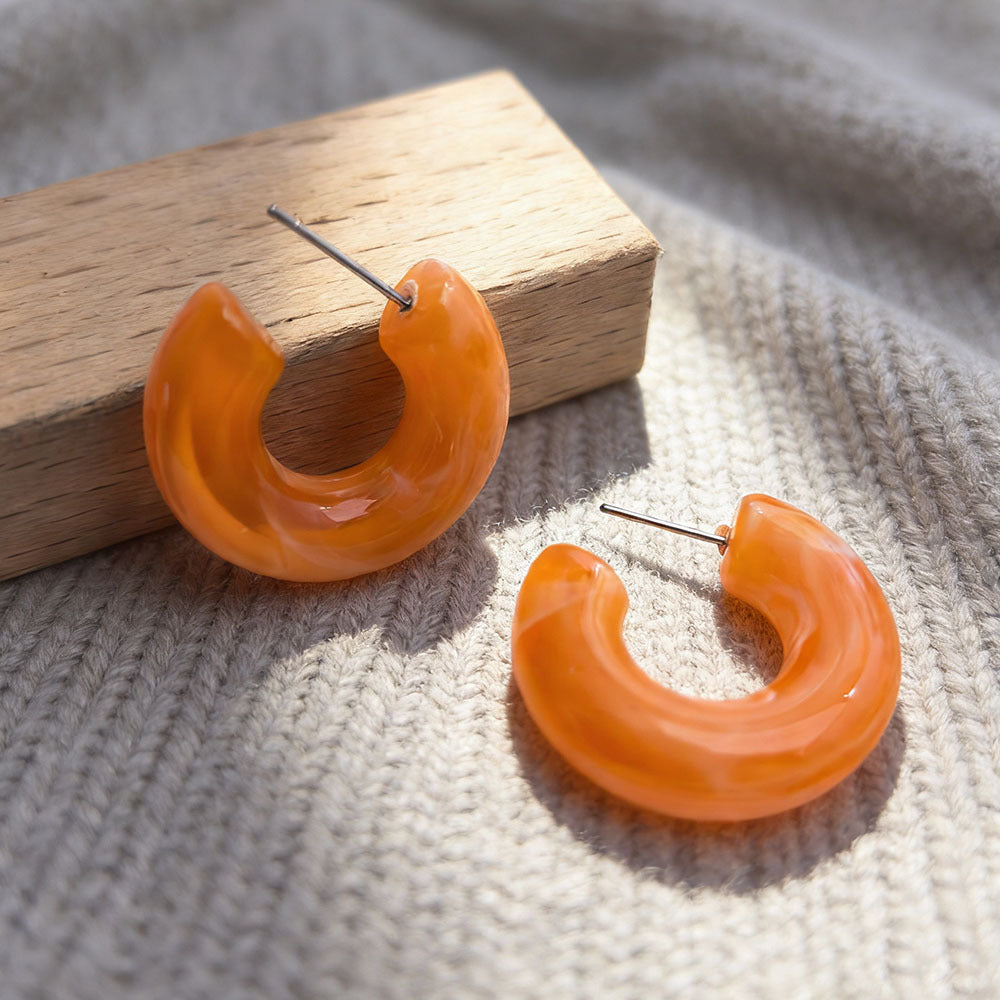 Three-dimensional Retro White Acrylic C Shape Earrings For Women Featuring Unique Design