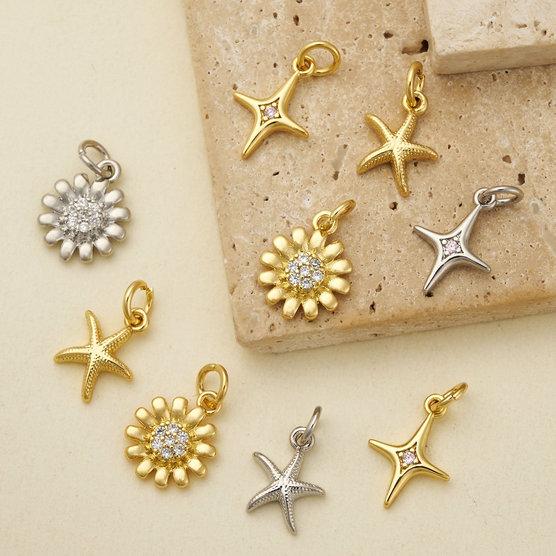 Sunflower Pendant Copper With 18K Gold Electroplated Finish And Zircon Inlay, 0.05-0.08µm Thickness, 1 Pc