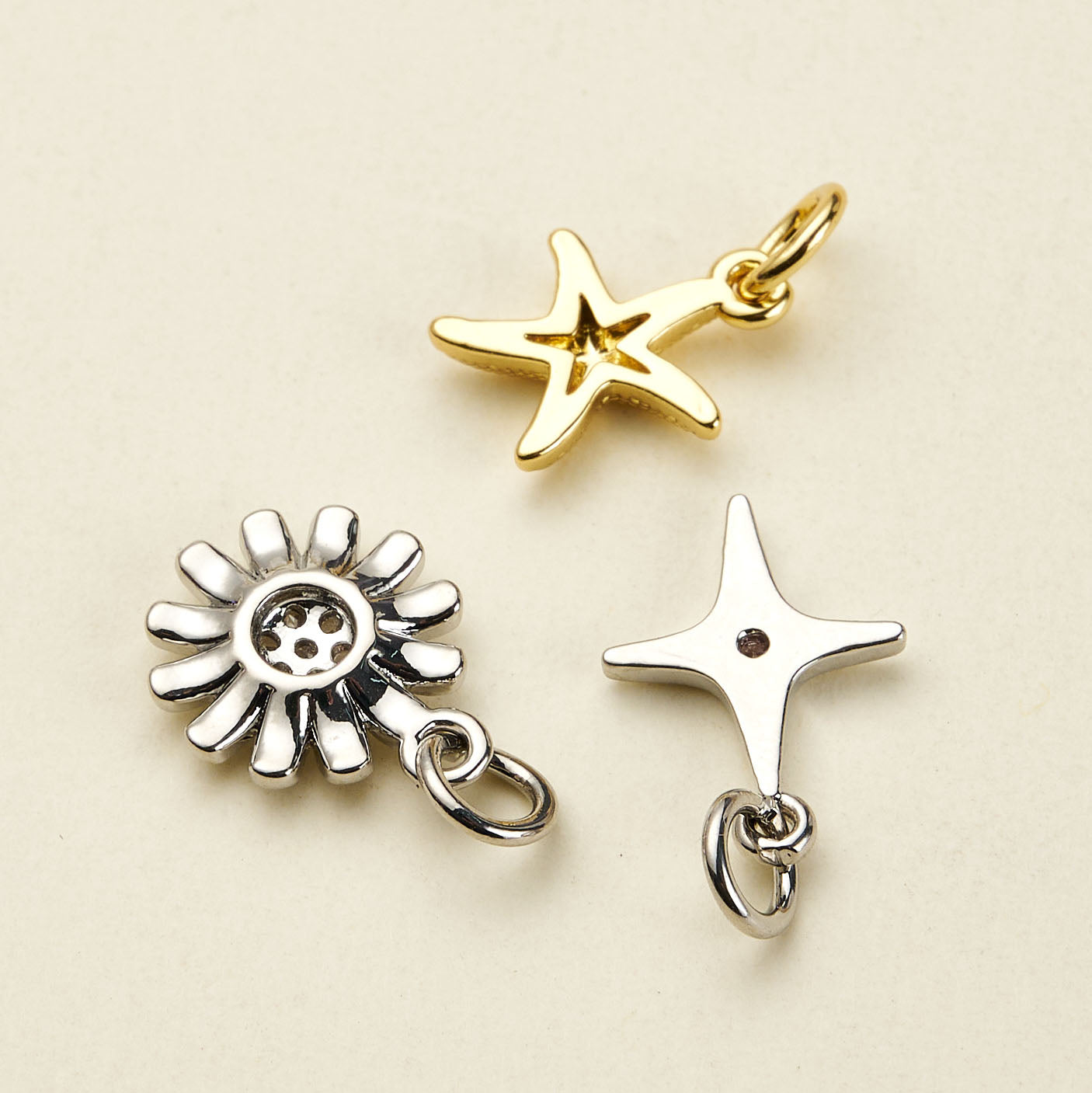 Sunflower Pendant Copper With 18K Gold Electroplated Finish And Zircon Inlay, 0.05-0.08µm Thickness, 1 Pc