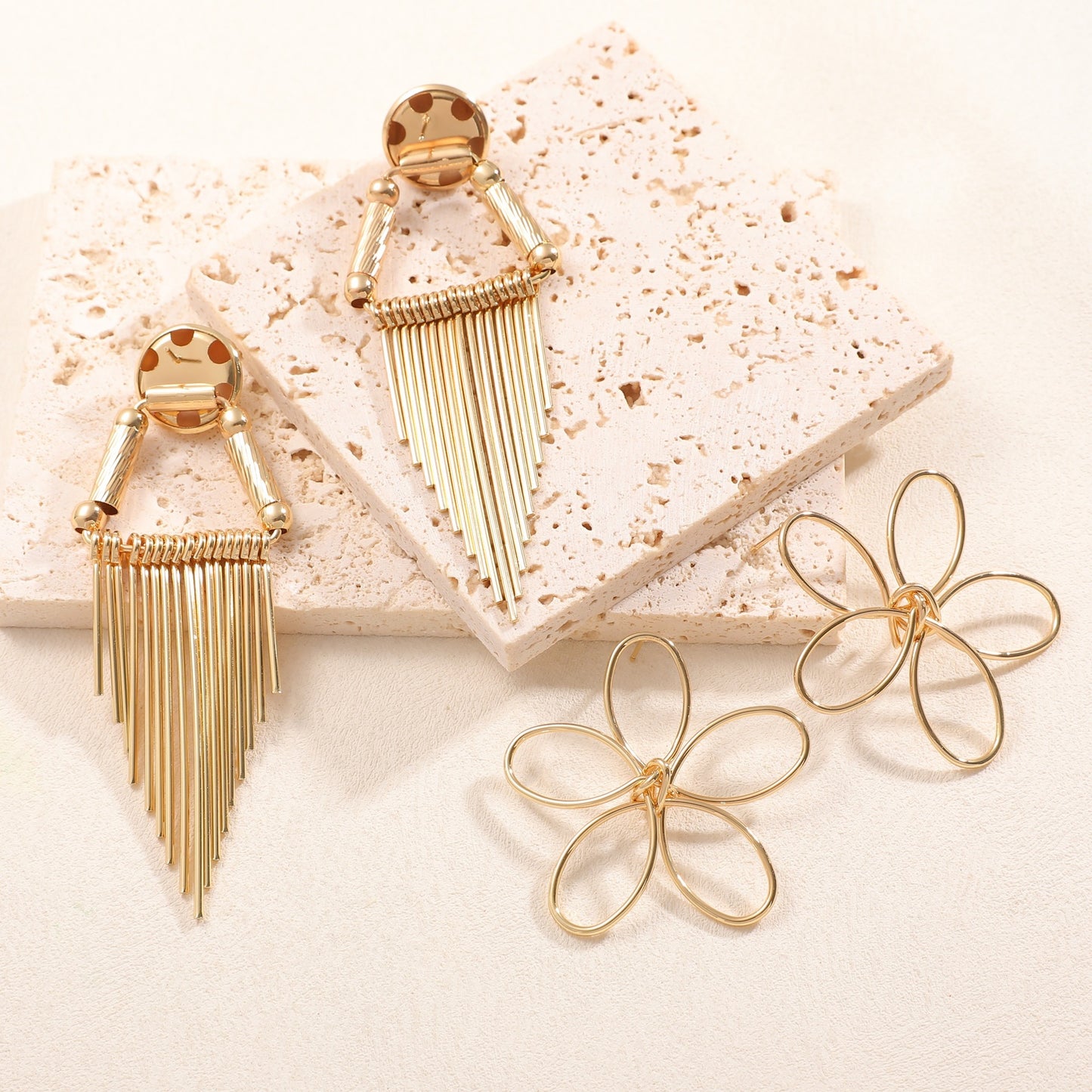 Retro Flowers Tassel Earrings For Women In Electroplated Metal Featuring Elegant Design
