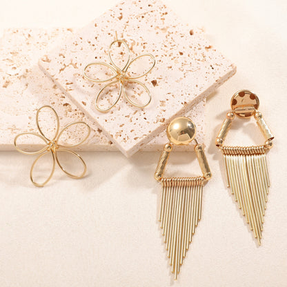 Retro Flowers Tassel Earrings For Women In Electroplated Metal Featuring Elegant Design
