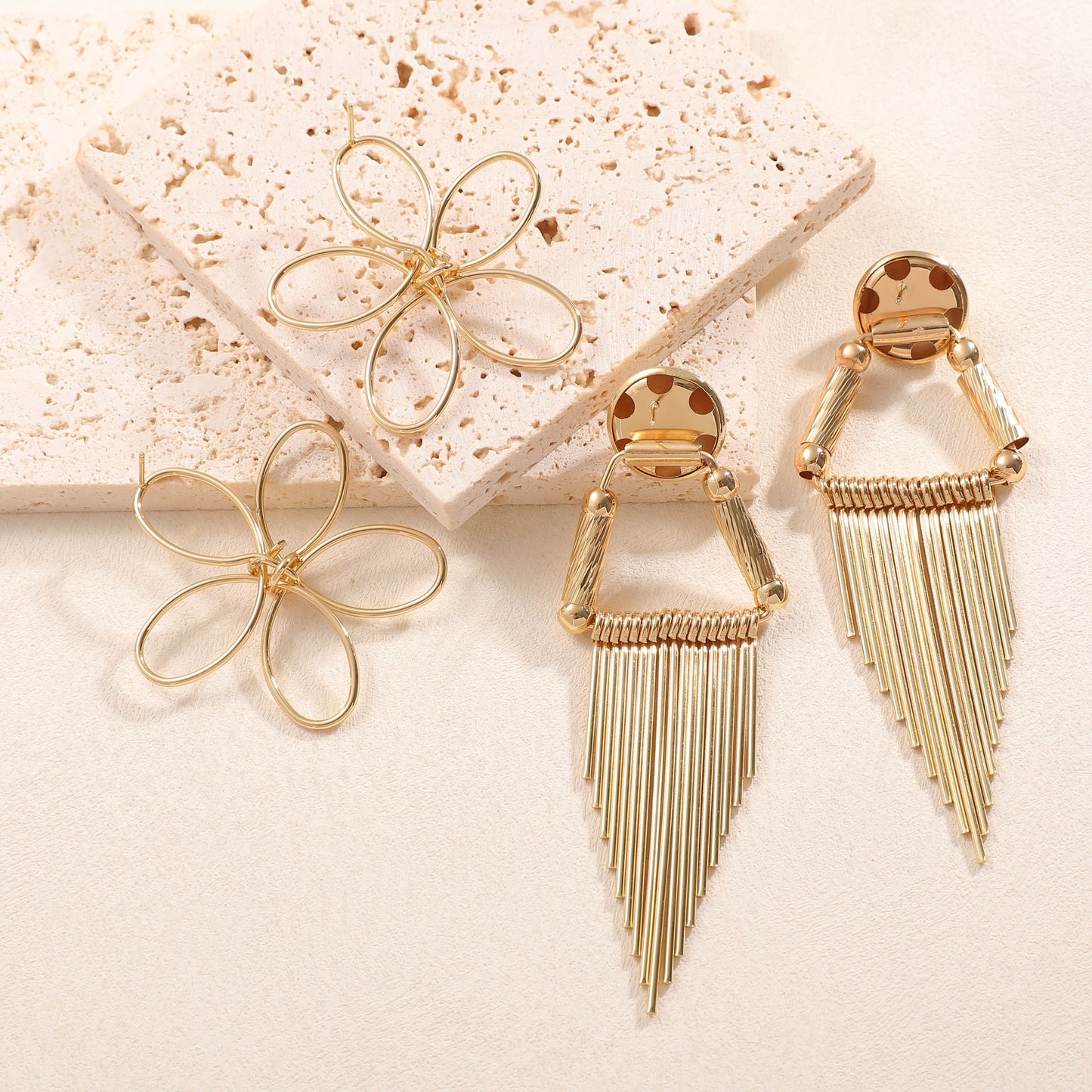 Retro Flowers Tassel Earrings For Women In Electroplated Metal Featuring Elegant Design