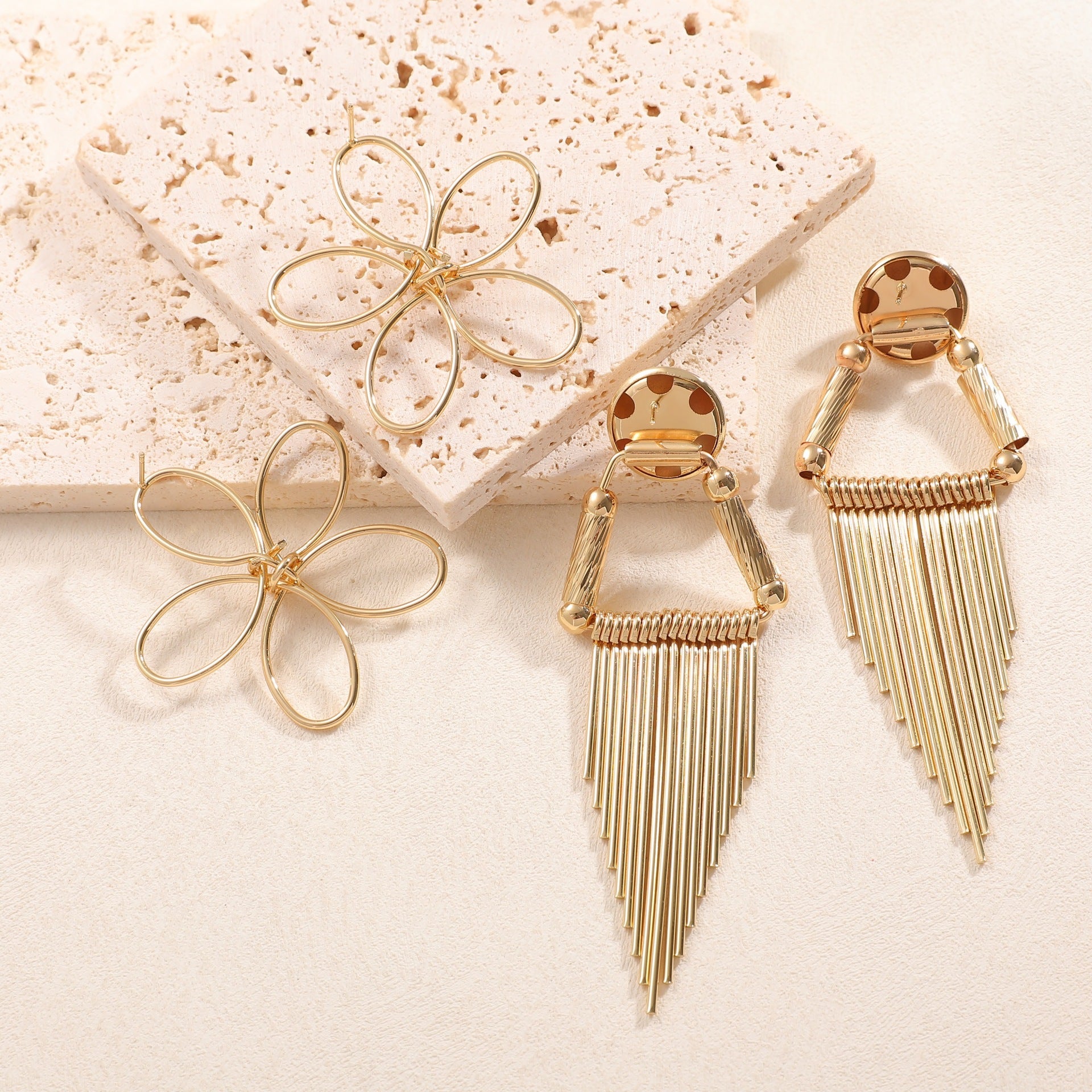 Retro Flowers Tassel Earrings For Women In Electroplated Metal Featuring Elegant Design
