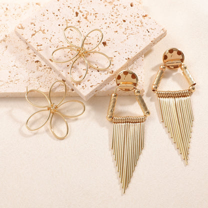 Retro Flowers Tassel Earrings For Women In Electroplated Metal Featuring Elegant Design