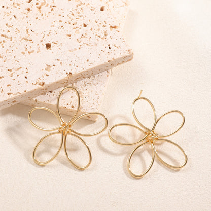 Retro Flowers Tassel Earrings For Women In Electroplated Metal Featuring Elegant Design
