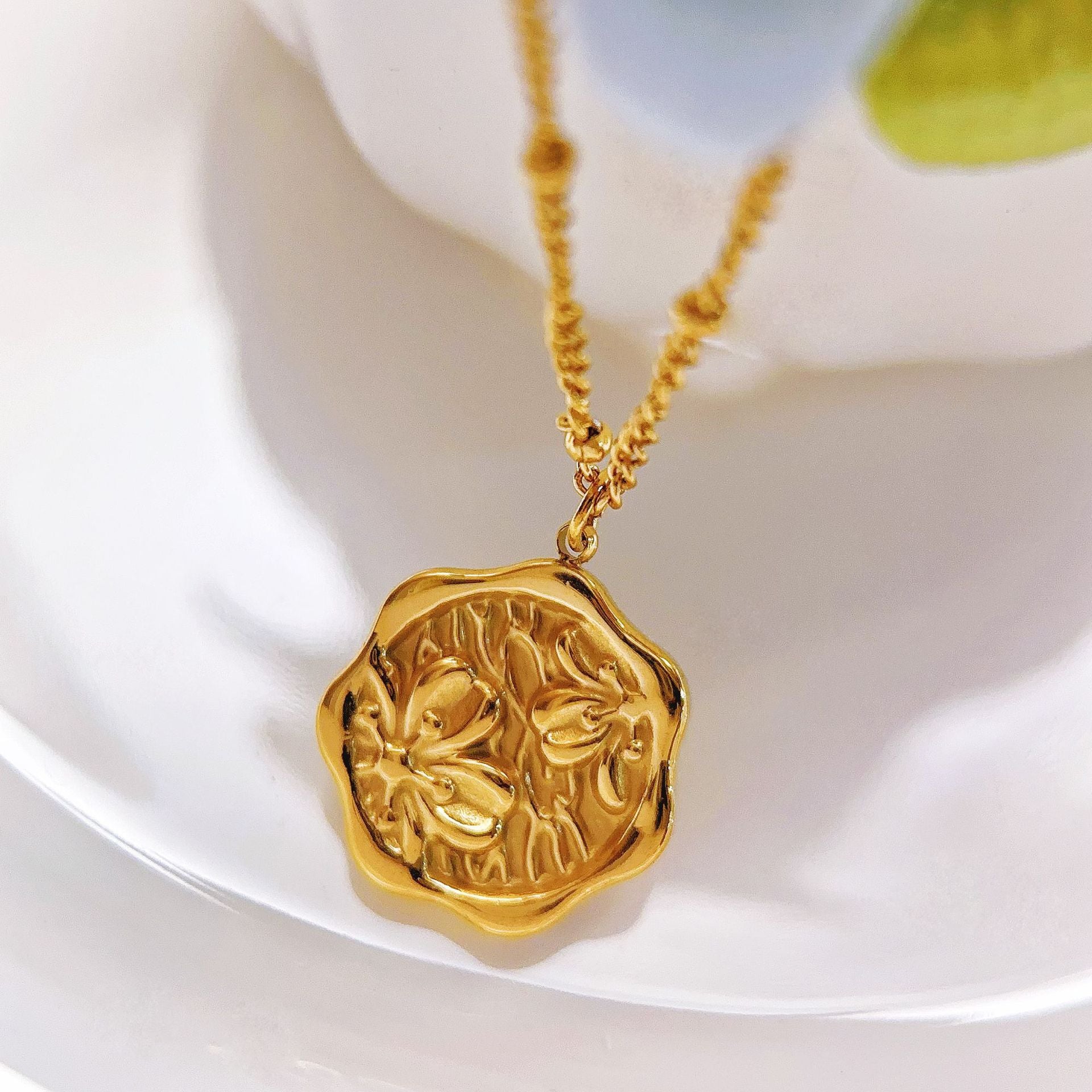 Electroplated Titanium Steel Flowers Necklace For Women With 14K Real Gold Plated Cable Chain