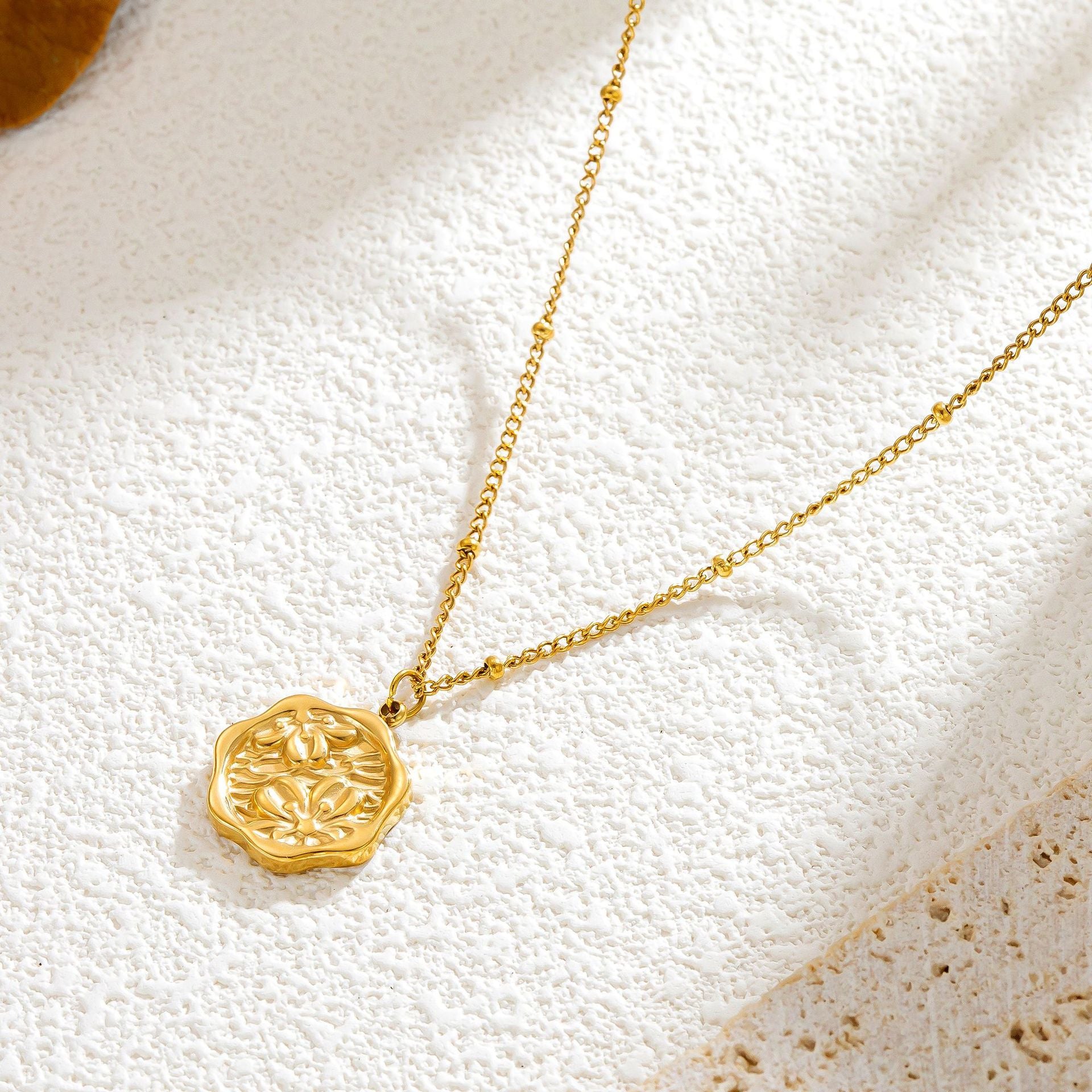 Electroplated Titanium Steel Flowers Necklace For Women With 14K Real Gold Plated Cable Chain