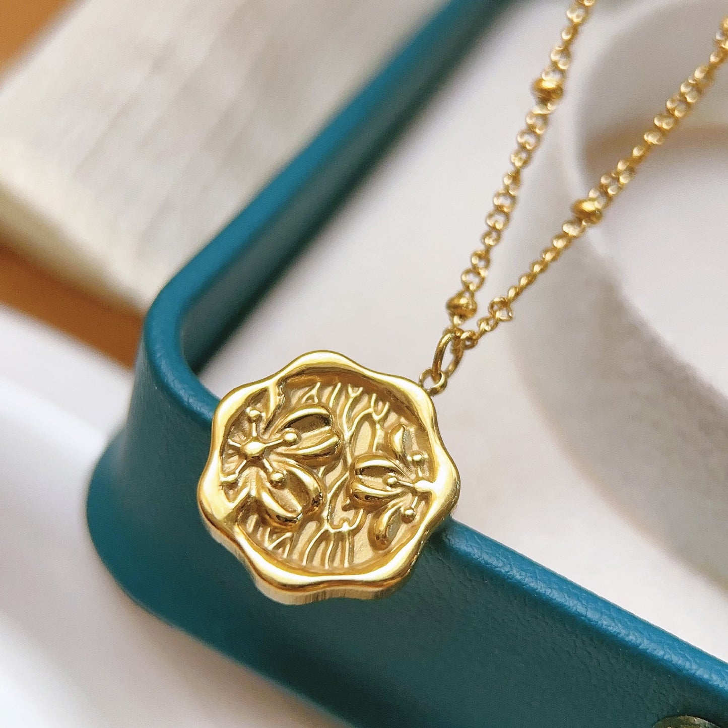 Electroplated Titanium Steel Flowers Necklace For Women With 14K Real Gold Plated Cable Chain