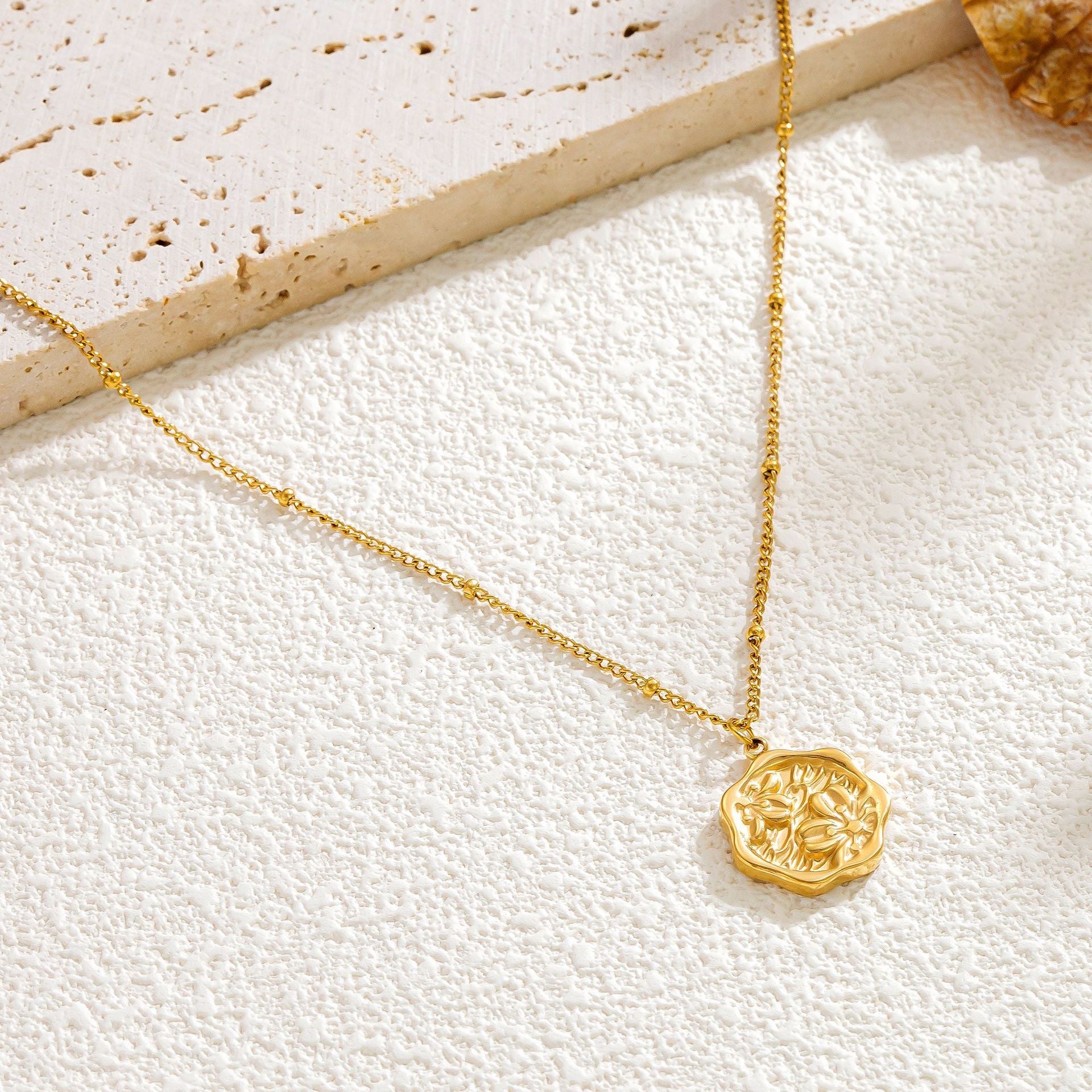 Electroplated Titanium Steel Flowers Necklace For Women With 14K Real Gold Plated Cable Chain