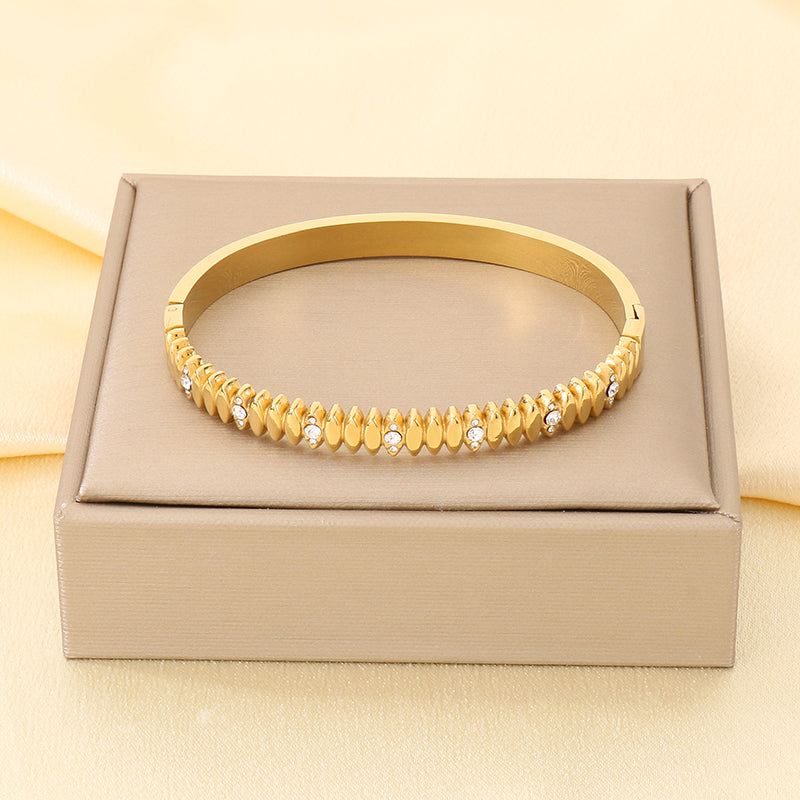 Heart Shape Three-dimensional Bangle For Women In 304 Stainless Steel With 18K Real Gold Plated And Rhinestones Inlay